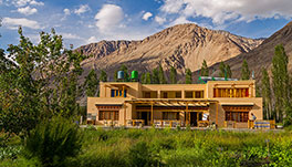 Nubra Ecolodge-safari-tent-deck